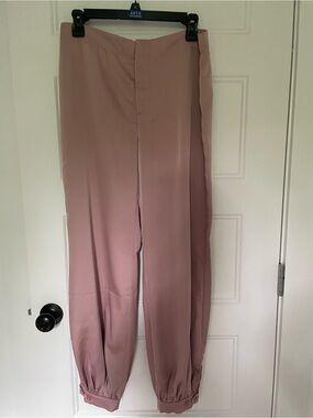 M - VICI - Forward Feeling Satin Joggers - Light Pink